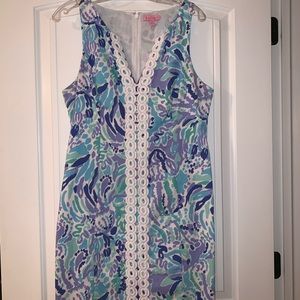 Lilly Pulitzer’s “Blue Shift with White Pipping”